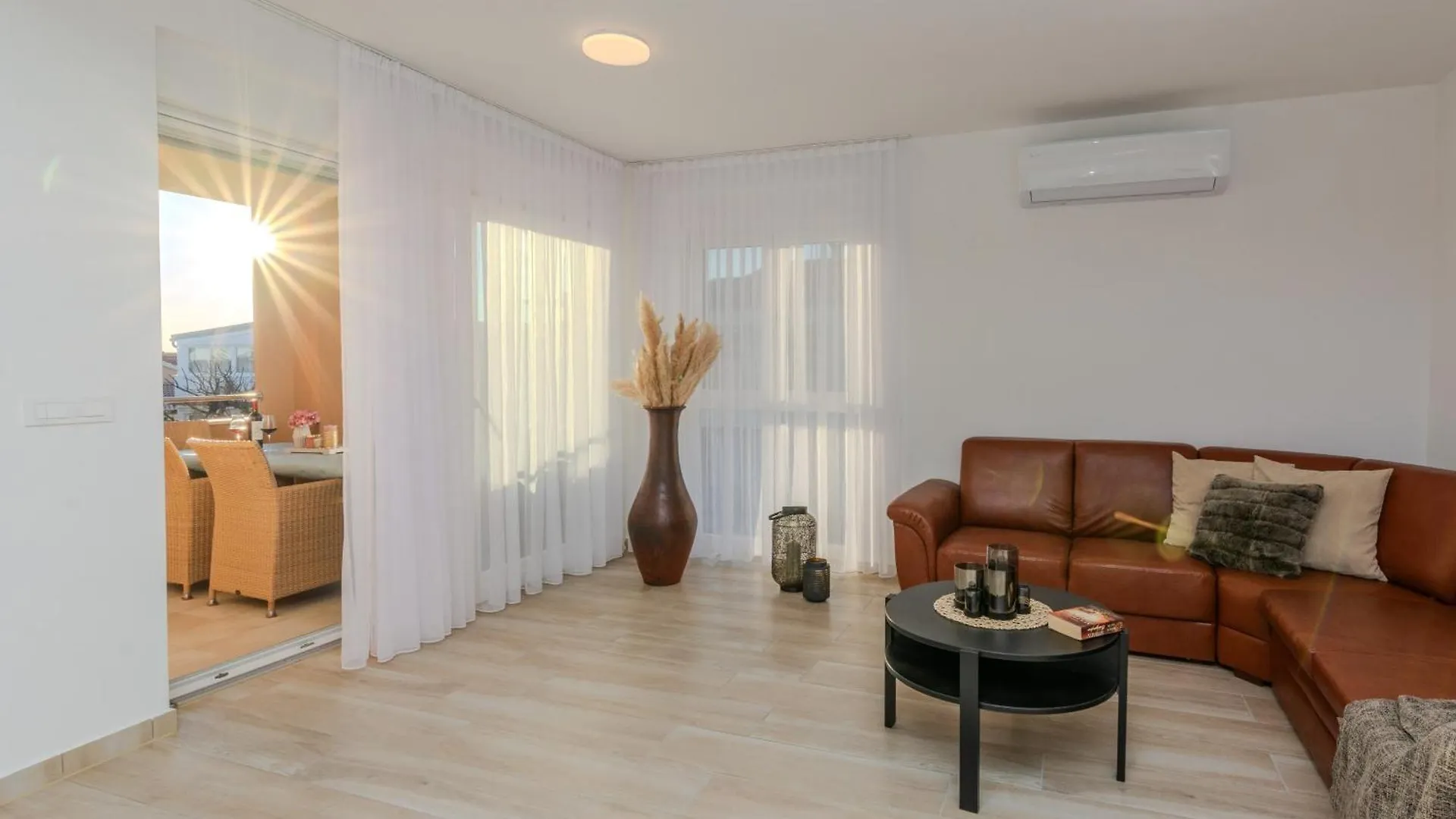 Apartments With A Parking Space Vir - 22568 Kroatien